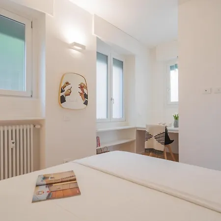 A Step From The Lake Apartment By Rent All Como Exterior photo