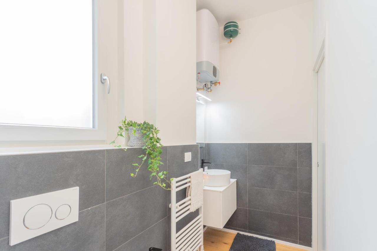 A Step From The By Rent Apartment *
